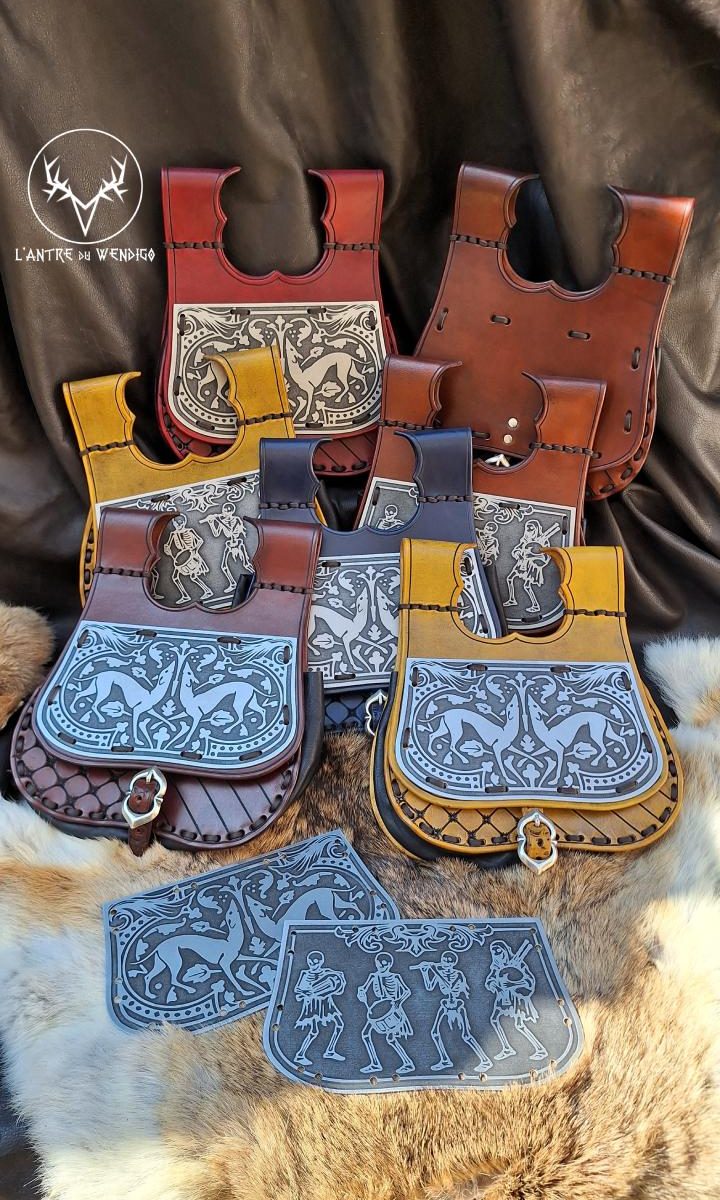 Sacoche historique avec plaque métal gravée : Lévrier St Chapelle