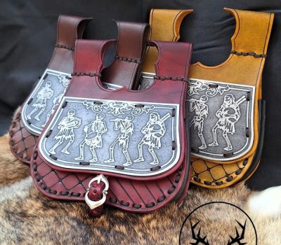 Sacoche historique avec plaque métal gravée : Dance macabre